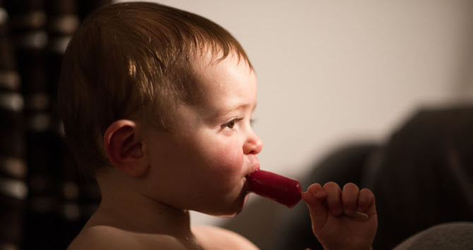 sticky, sweaty baby: signs & simple ways to treat heat rash.