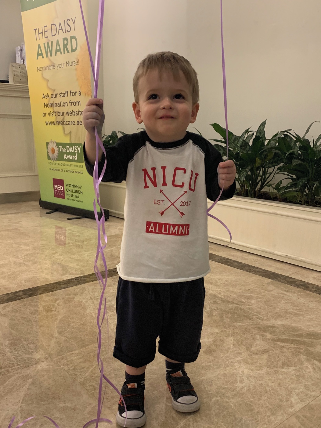 Little boy with a world prematurity day baloon